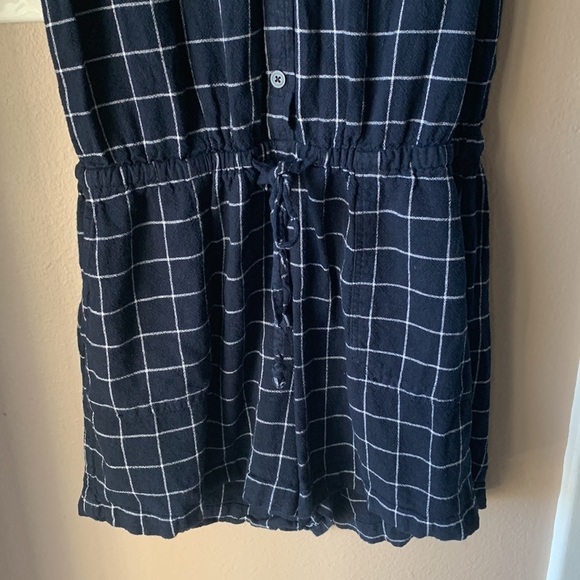 ANN TAYLOR FACTORY Navy Blue and White Plaid Print Sleeveless Romper - Picture 5 of 7